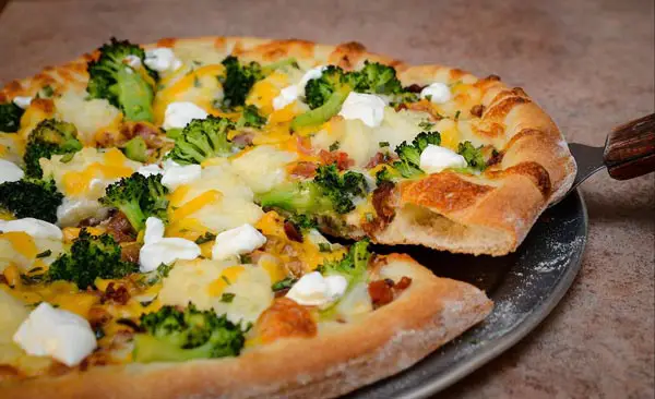 Broccoli and bacon pizza recipe