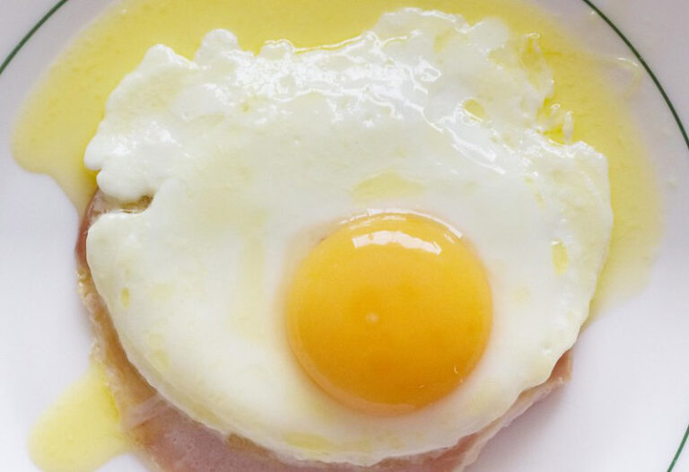 infallible-trick-to-make-fried-eggs-without-oil-perfect-delicious-and