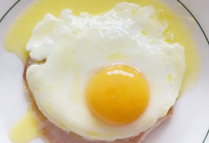 How to Fry an Egg Without Oil or Butter