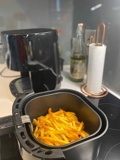 Personal image of my Philips Air Fryer Essential Compact with deliciously golden fries 