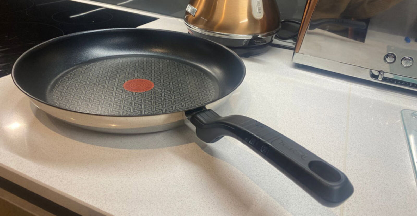 Best Frying Pan for Glass Top Stove [Compare and Contrast Charts + Best