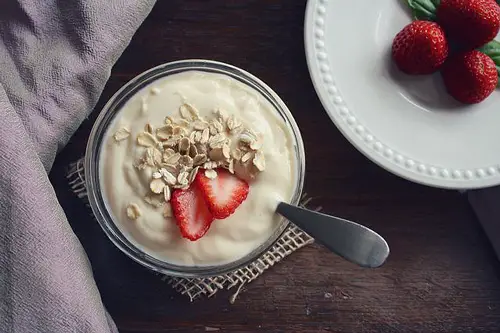 A bowl of yogurt with strawberries and oats